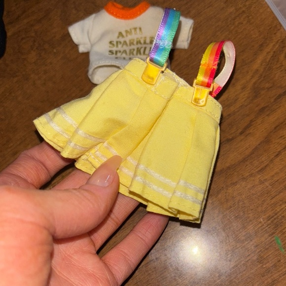 Rainbow High Fashion Studio Avery Styles Fashion Doll Series 1 outfit - Picture 3 of 5